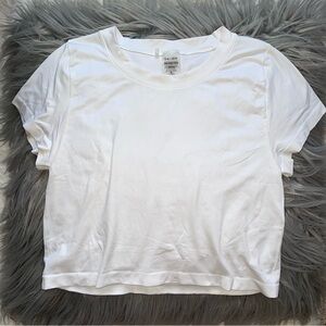 Aritzia seamless white crop t shirt short sleeve tee cropped women’s L large